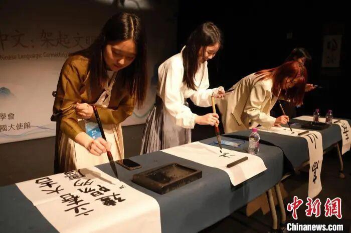 香港現金網:東西問丨韓國漢學家李圭甲:AI時代,更需要真正理解漢字的人
